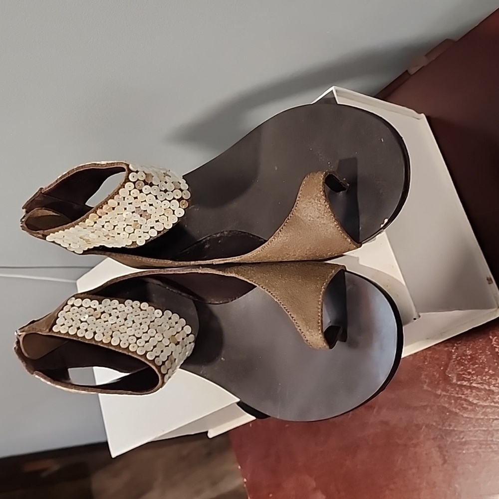 Elizabeth and James sandals size 8 brownish gray with amazing details - Picture 4 of 8